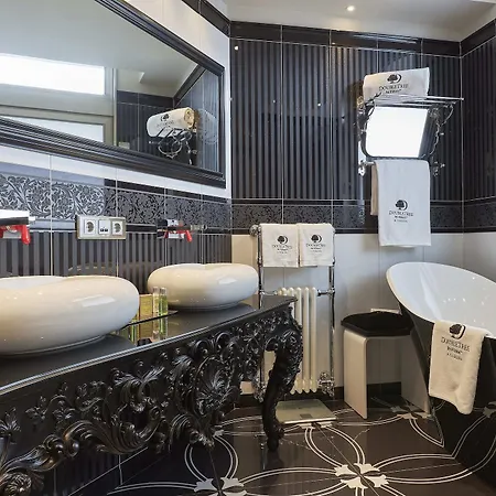 Doubletree By Hilton מלון 4*