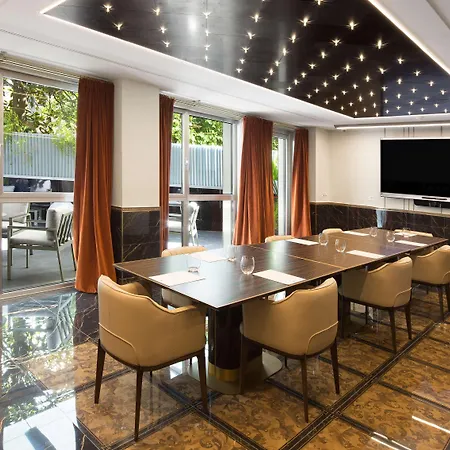 Doubletree By Hilton Hotel