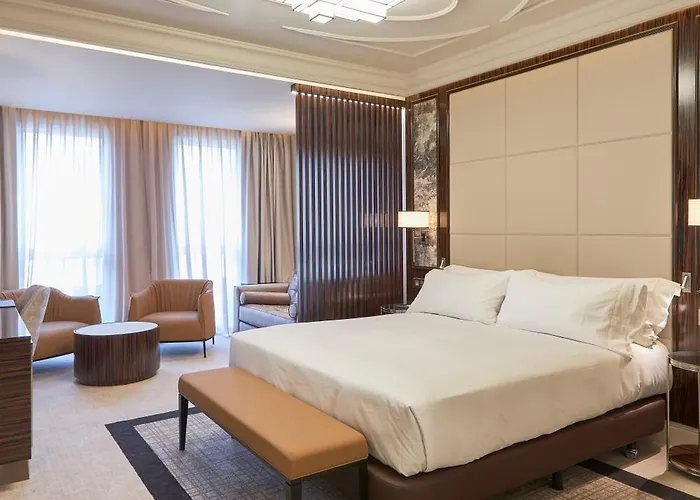 Doubletree By Hilton آكورونيا