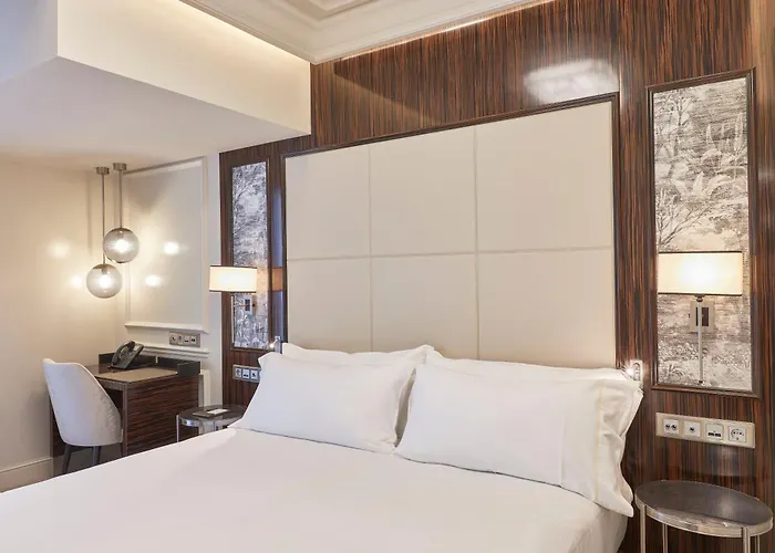 فندق Doubletree By Hilton آكورونيا