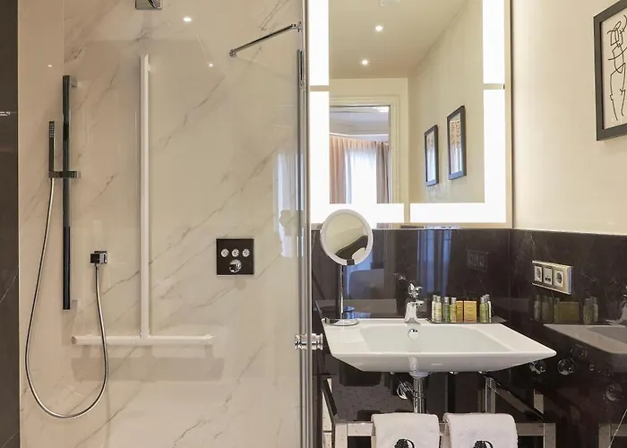 Doubletree By Hilton آكورونيا