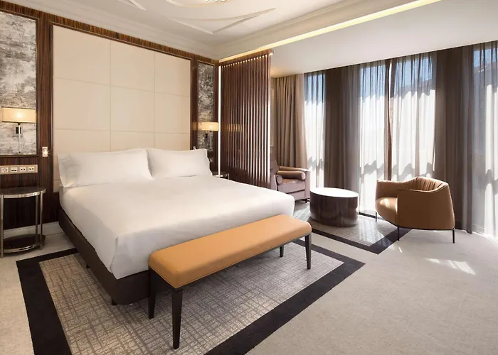 Doubletree By Hilton آكورونيا