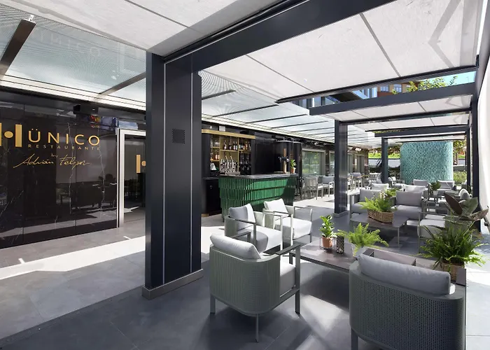 Doubletree By Hilton آكورونيا