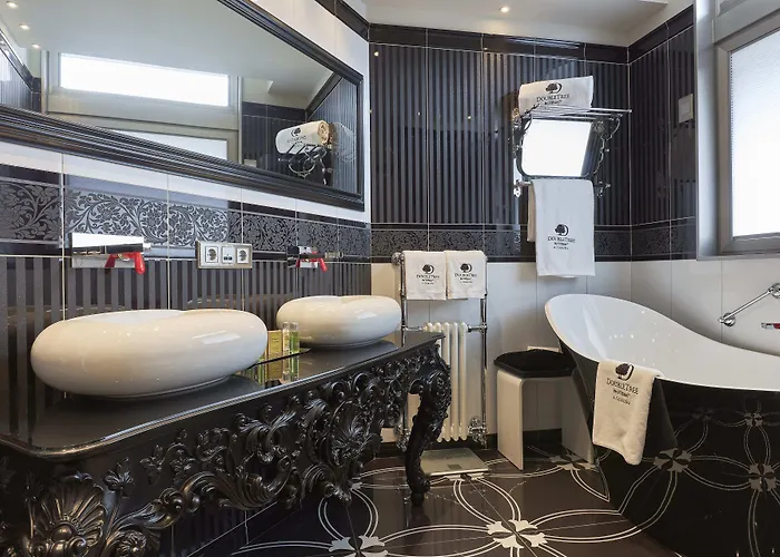 فندق Doubletree By Hilton آكورونيا