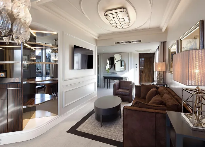 Doubletree By Hilton آكورونيا